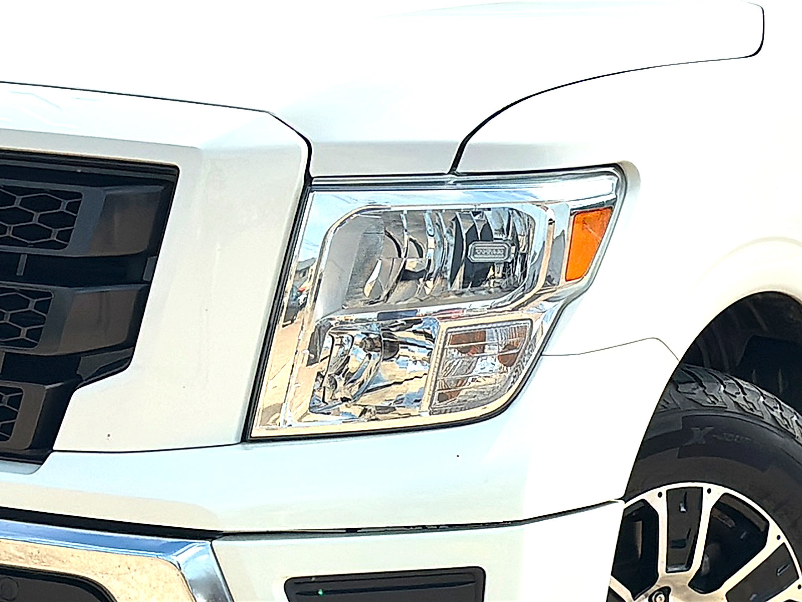 Used 2021 Nissan Titan SV w/ SV Convenience Package AWD/4WD image 4