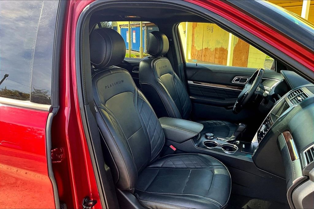 Used 2017 Ford Explorer Platinum image 10