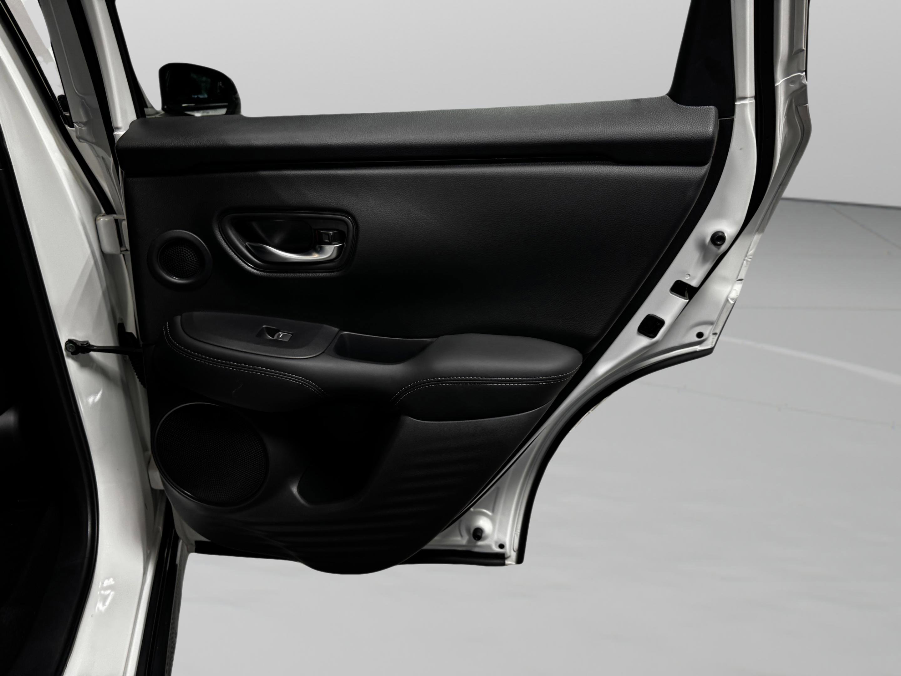 Certified 2025 Acura ADX AWD image 30