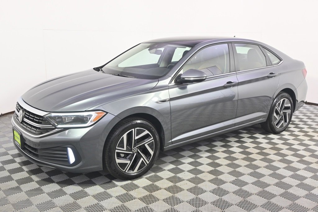 Used 2024 Volkswagen Jetta SEL image 2
