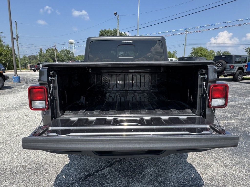 Used 2021 Jeep Gladiator Willys image 6