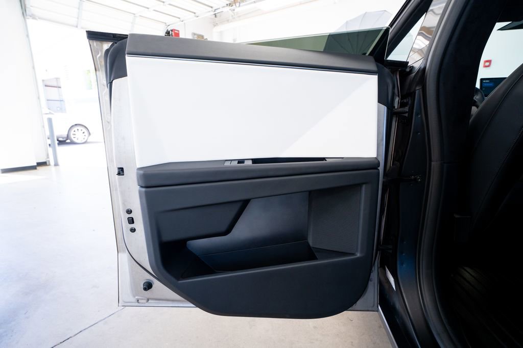 Used 2024 Tesla Cybertruck AWD Crew Cab image 36