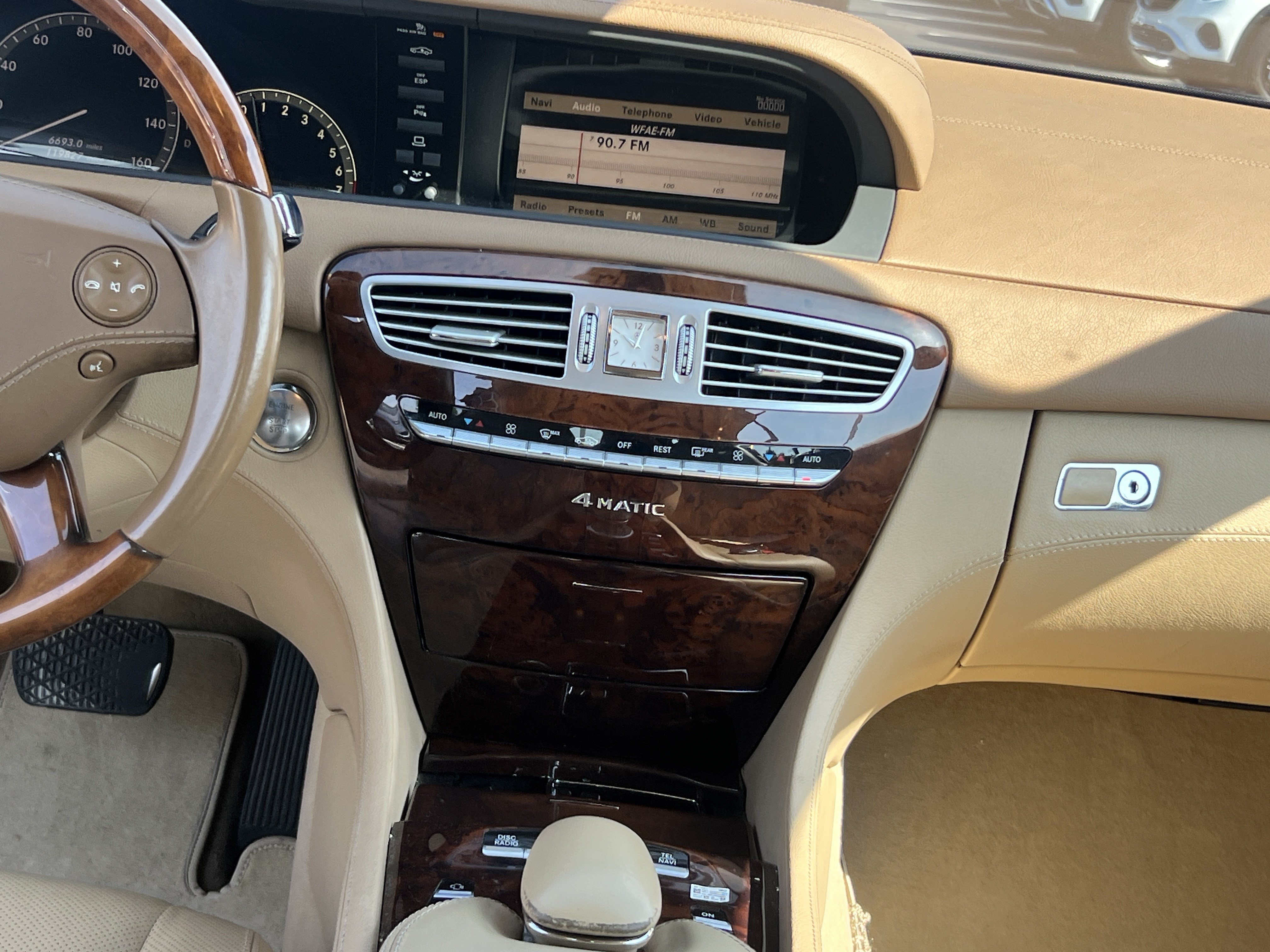 Used 2009 Mercedes-Benz CL 550 4MATIC image 31