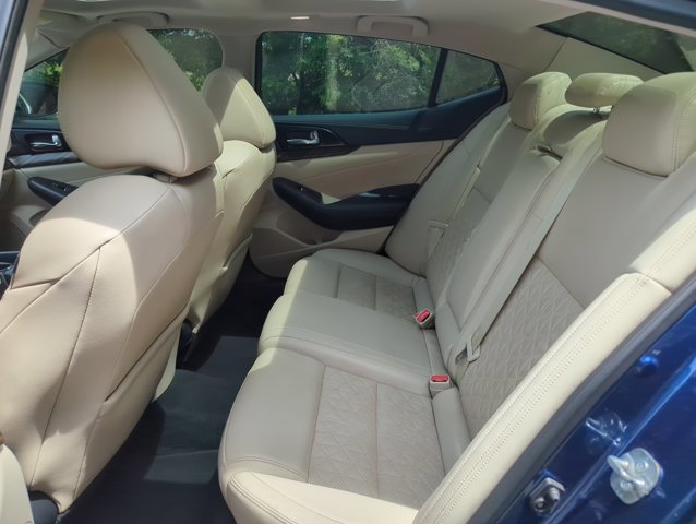 Used 2017 Nissan Maxima Platinum FWD image 18