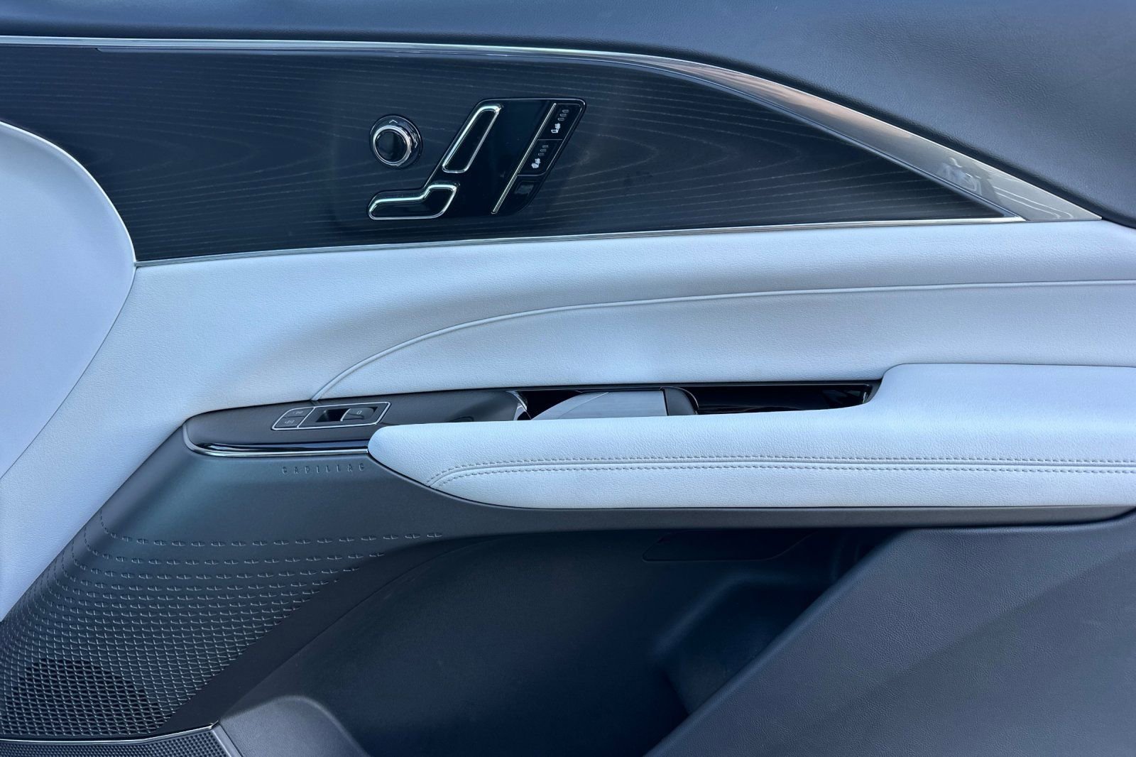 Certified 2024 Cadillac Lyriq Luxury image 21