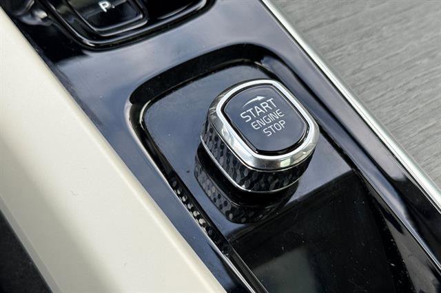 Certified 2023 Volvo XC60 T8 Ultimate image 25