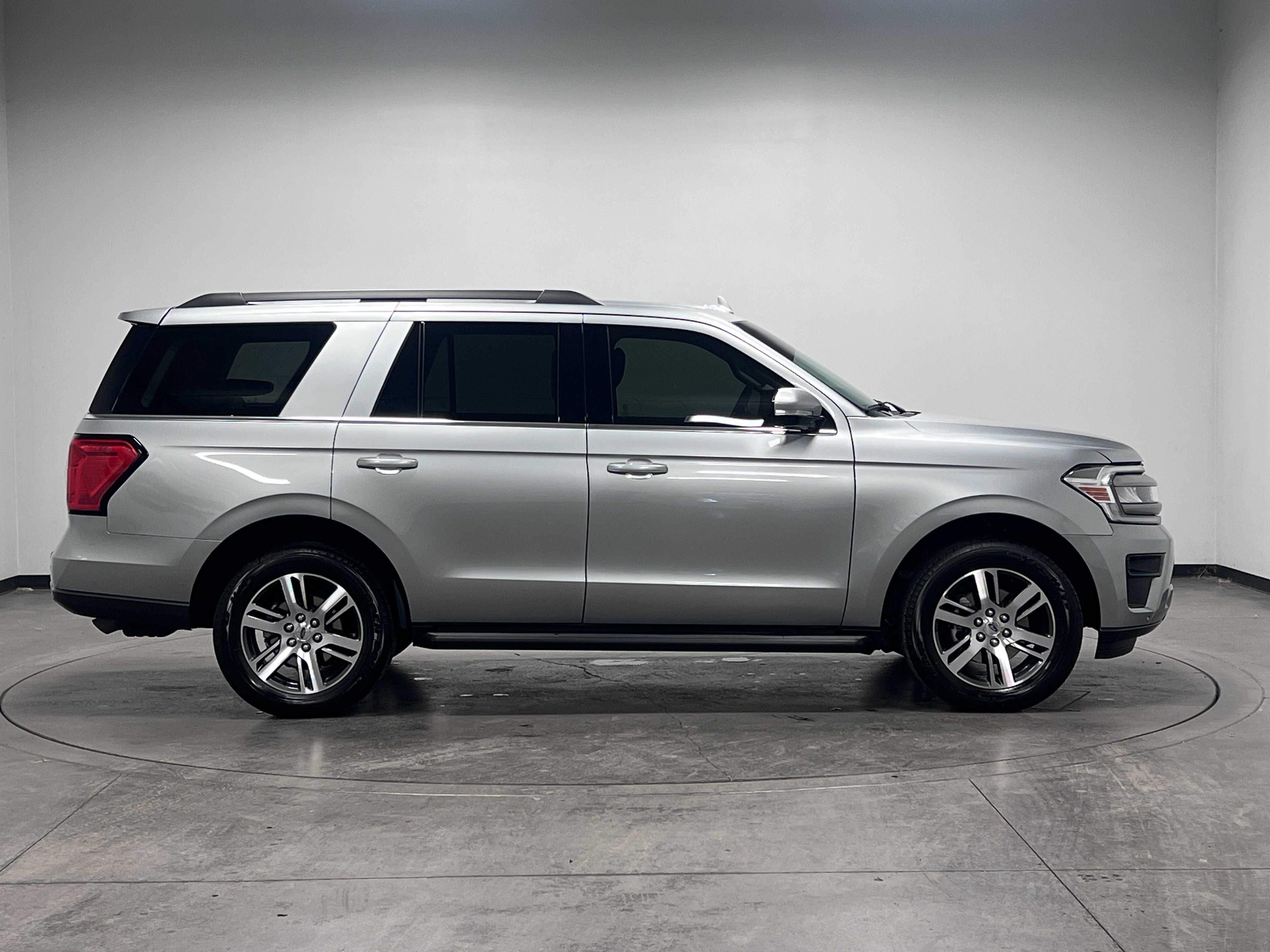 Used 2024 Ford Expedition XLT image 9