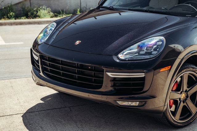 Used 2016 Porsche Cayenne Turbo AWD/4WD image 22
