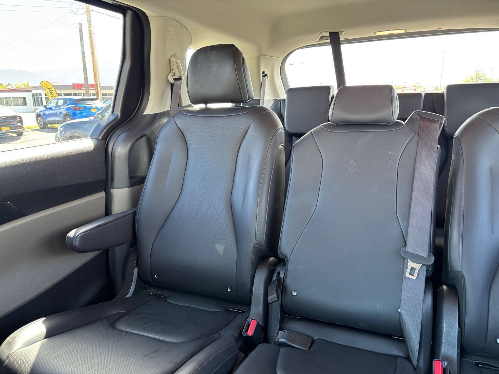 Used 2026 Kia Carnival FWD image 41