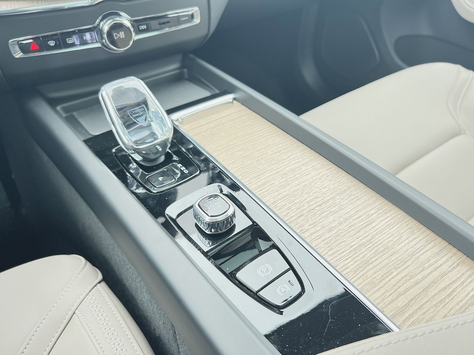 New 2026 Volvo XC60 B5 Plus w/ Protection Package Premier image 22