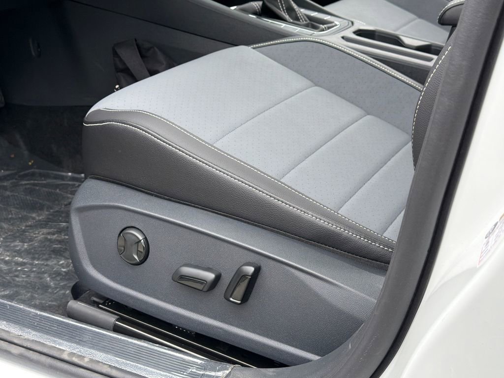 New 2026 Volkswagen Jetta SE FWD image 18