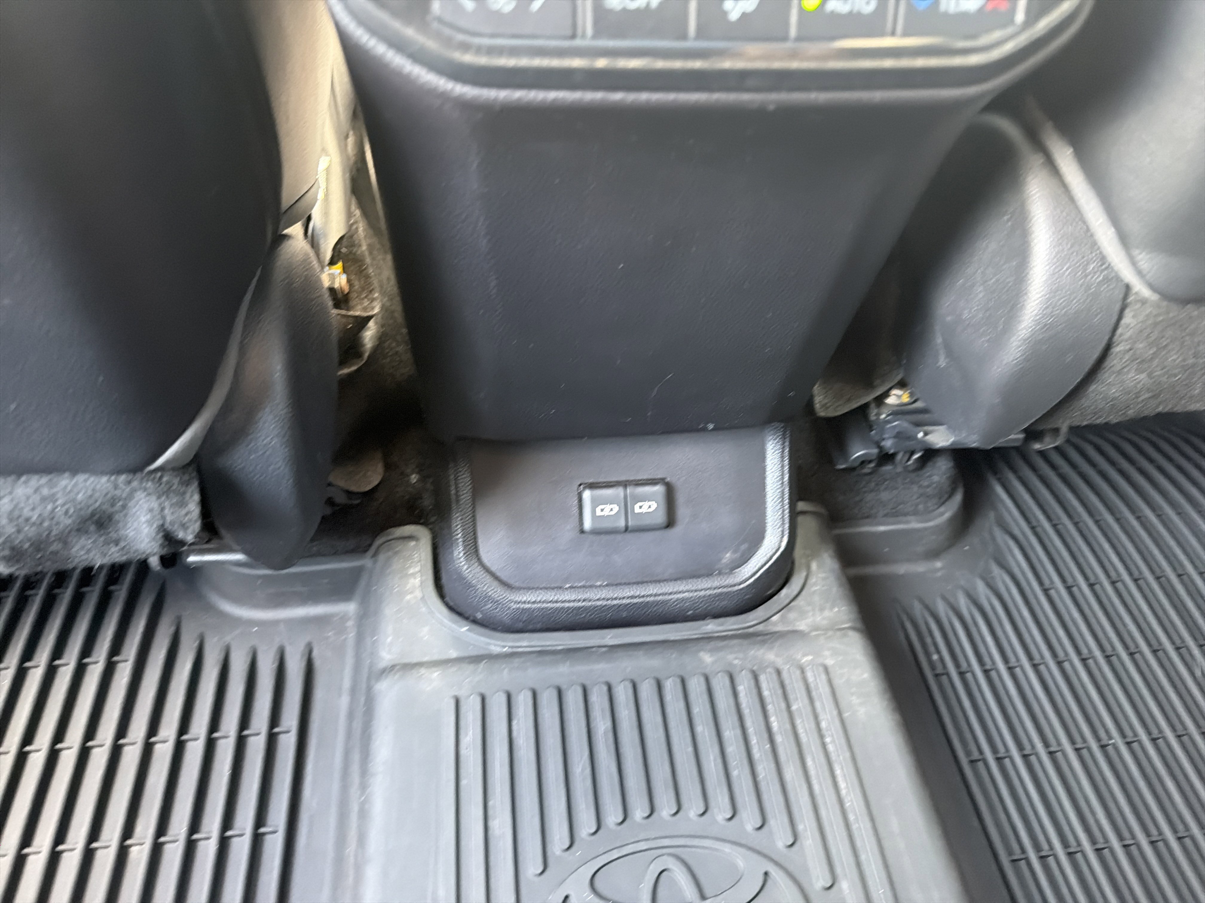 Used 2023 Toyota Highlander XLE AWD/4WD image 62