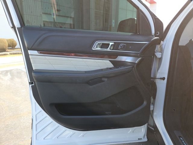 Used 2017 Ford Explorer Platinum image 10