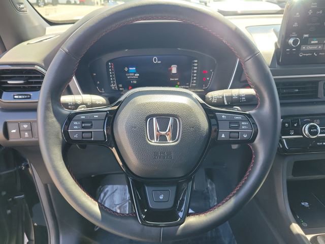 Certified 2025 Honda Pilot Black Edition image 24