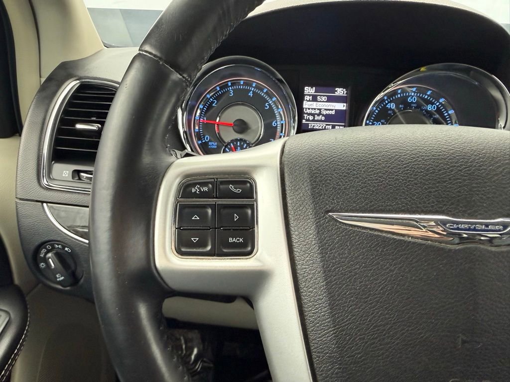 Used 2014 Chrysler Town & Country Touring image 24