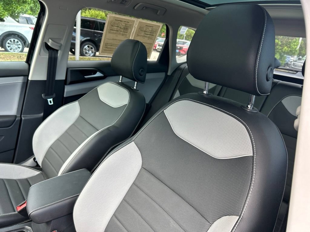Certified 2023 Volkswagen Taos SEL AWD/4WD image 22