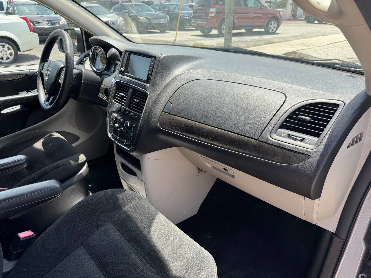 Used 2019 Dodge Grand Caravan SE w/ UConnect Hands-Free Group image 19