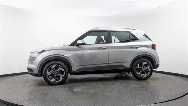 Used 2026 Hyundai Venue SEL FWD image 3