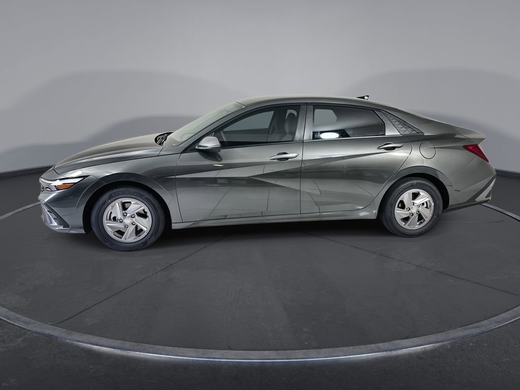 New 2026 Hyundai Elantra SE FWD image 5