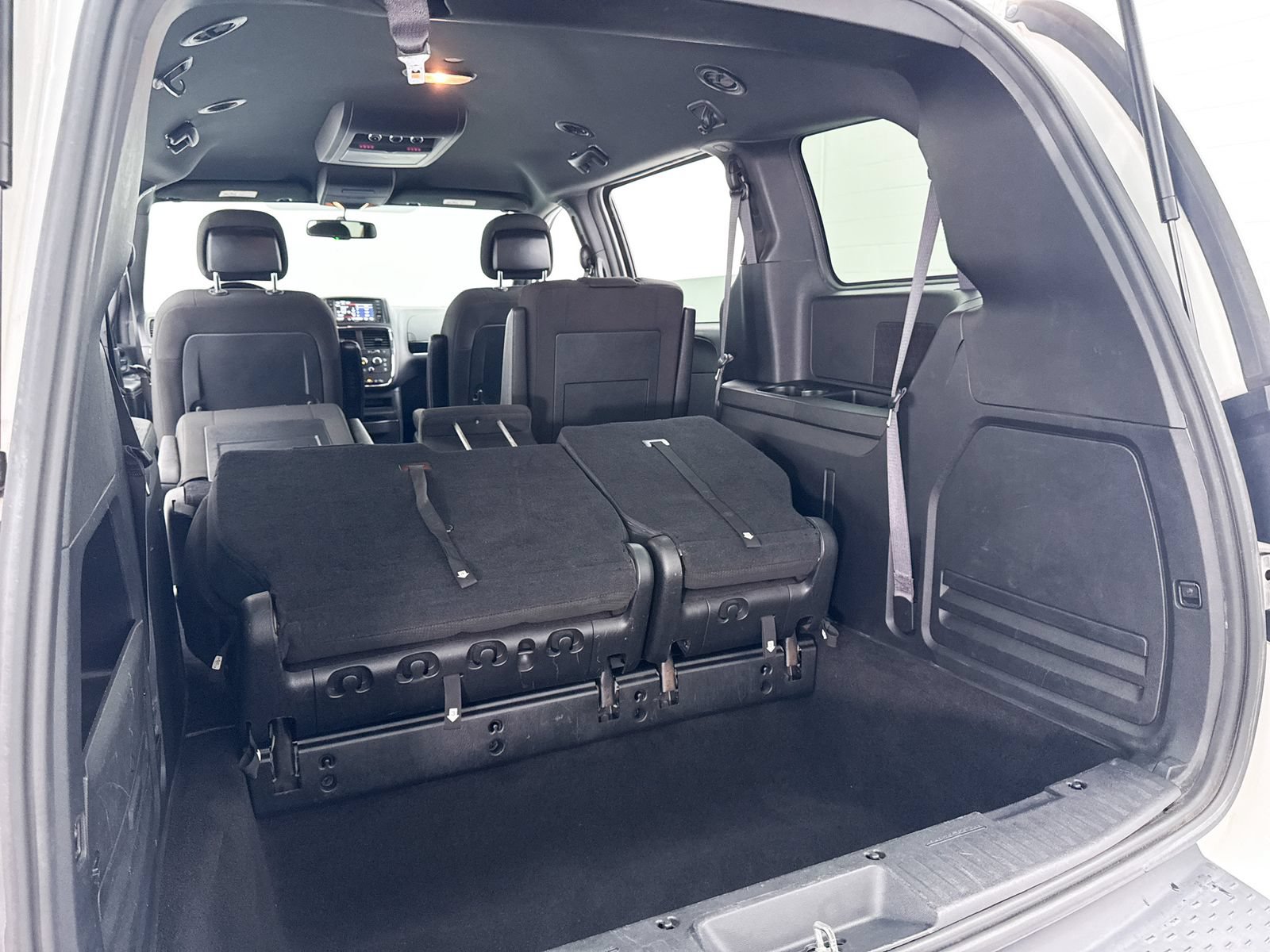 Used 2017 Dodge Grand Caravan SE FWD image 23