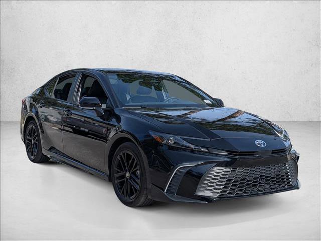 Used 2025 Toyota Camry SE image 3