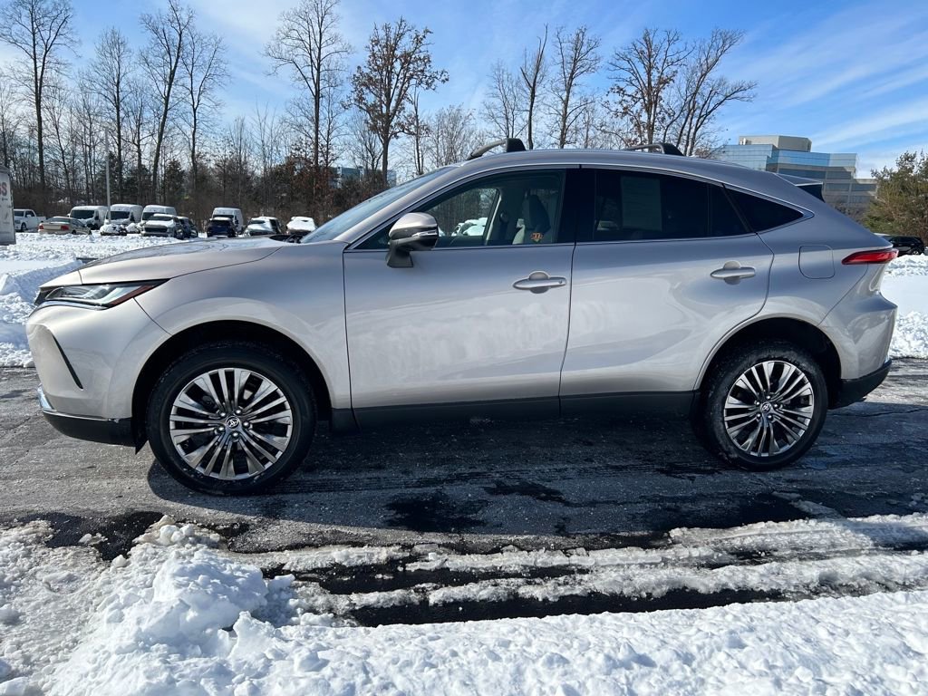 Used 2024 Toyota Venza XLE image 4