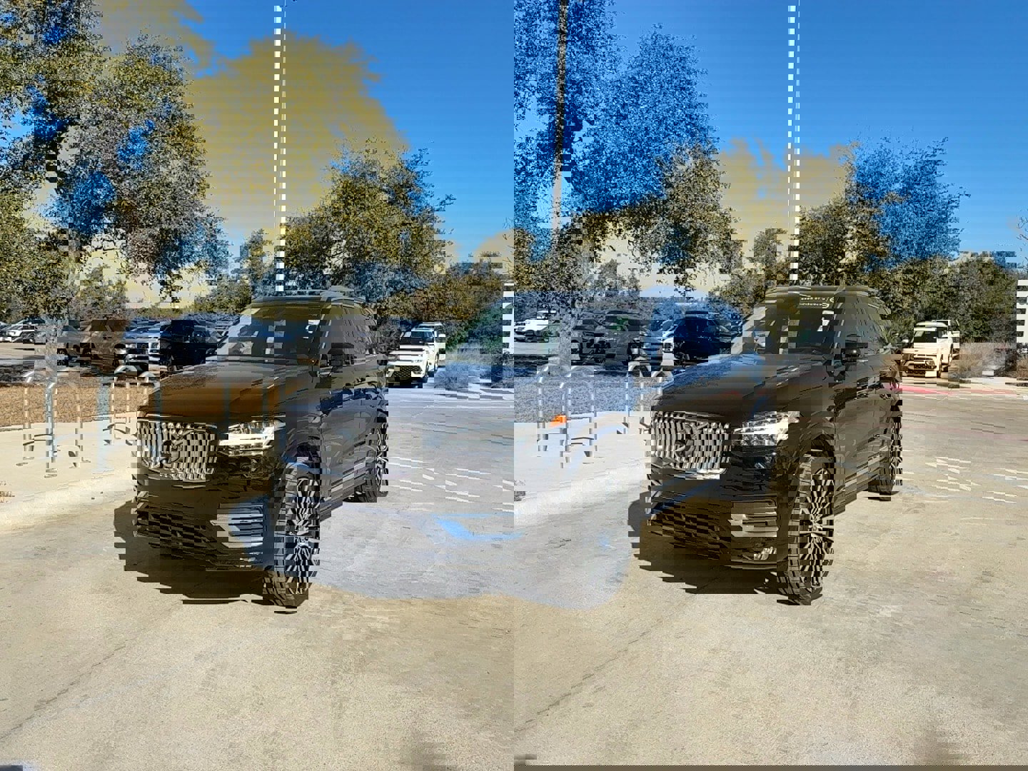 Certified 2023 Volvo XC90 B6 Ultimate w/ Lounge Package image 2