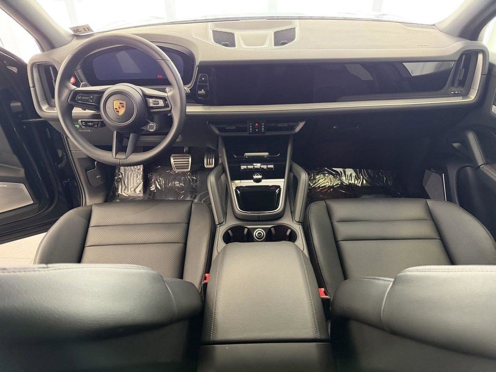 Used 2025 Porsche Cayenne S AWD/4WD image 17