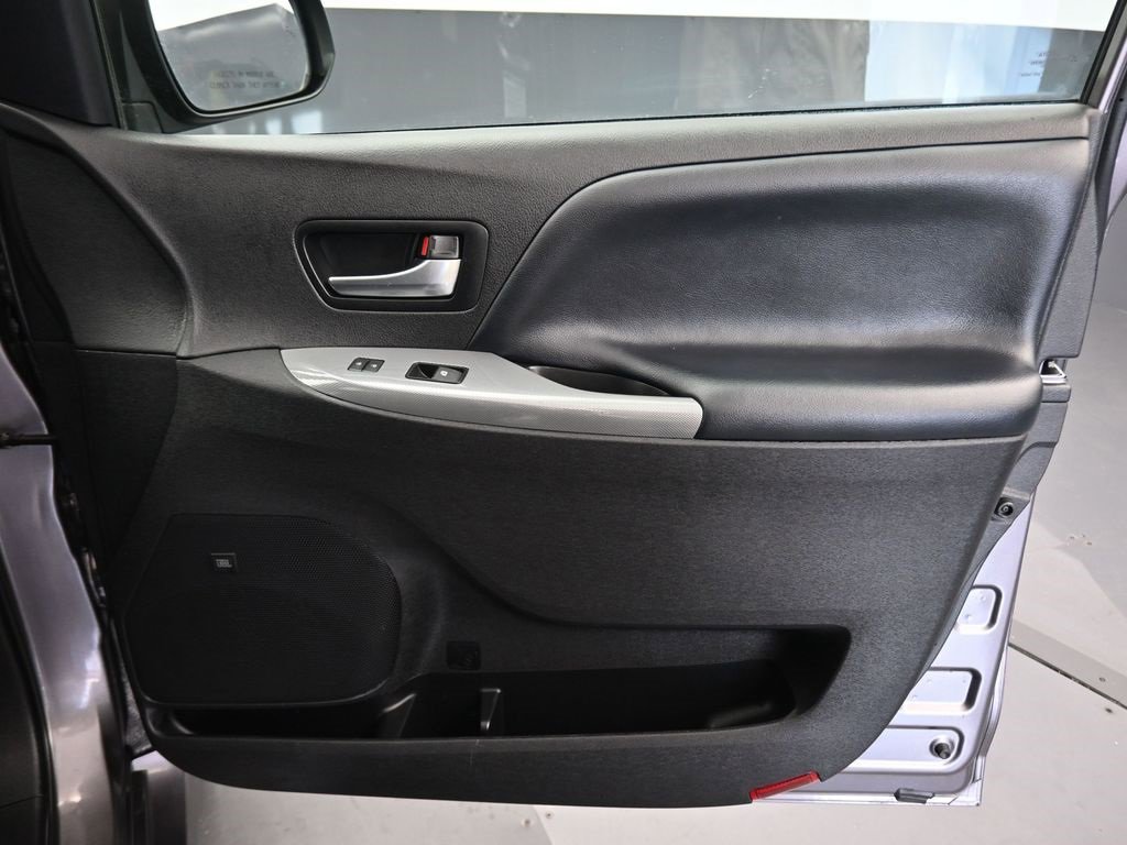 Used 2020 Toyota Sienna SE Premium image 52