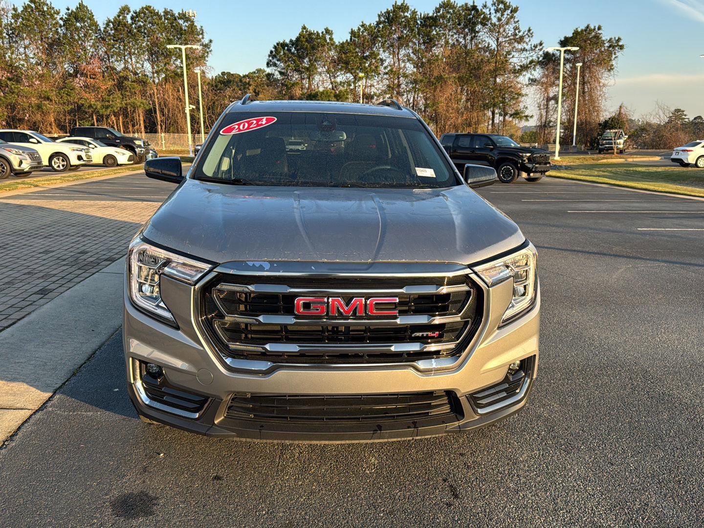 Used 2024 GMC Terrain AT4 image 8