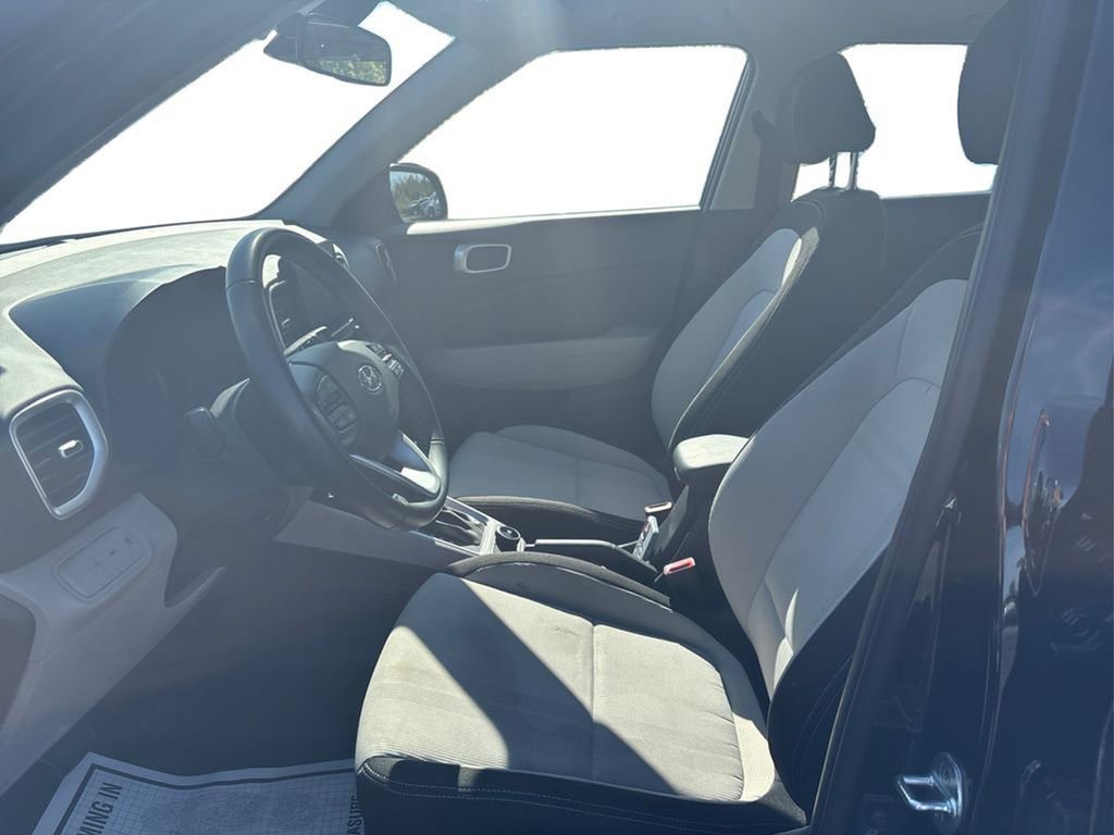 Used 2022 Hyundai Venue SEL w/ Cargo Package image 9