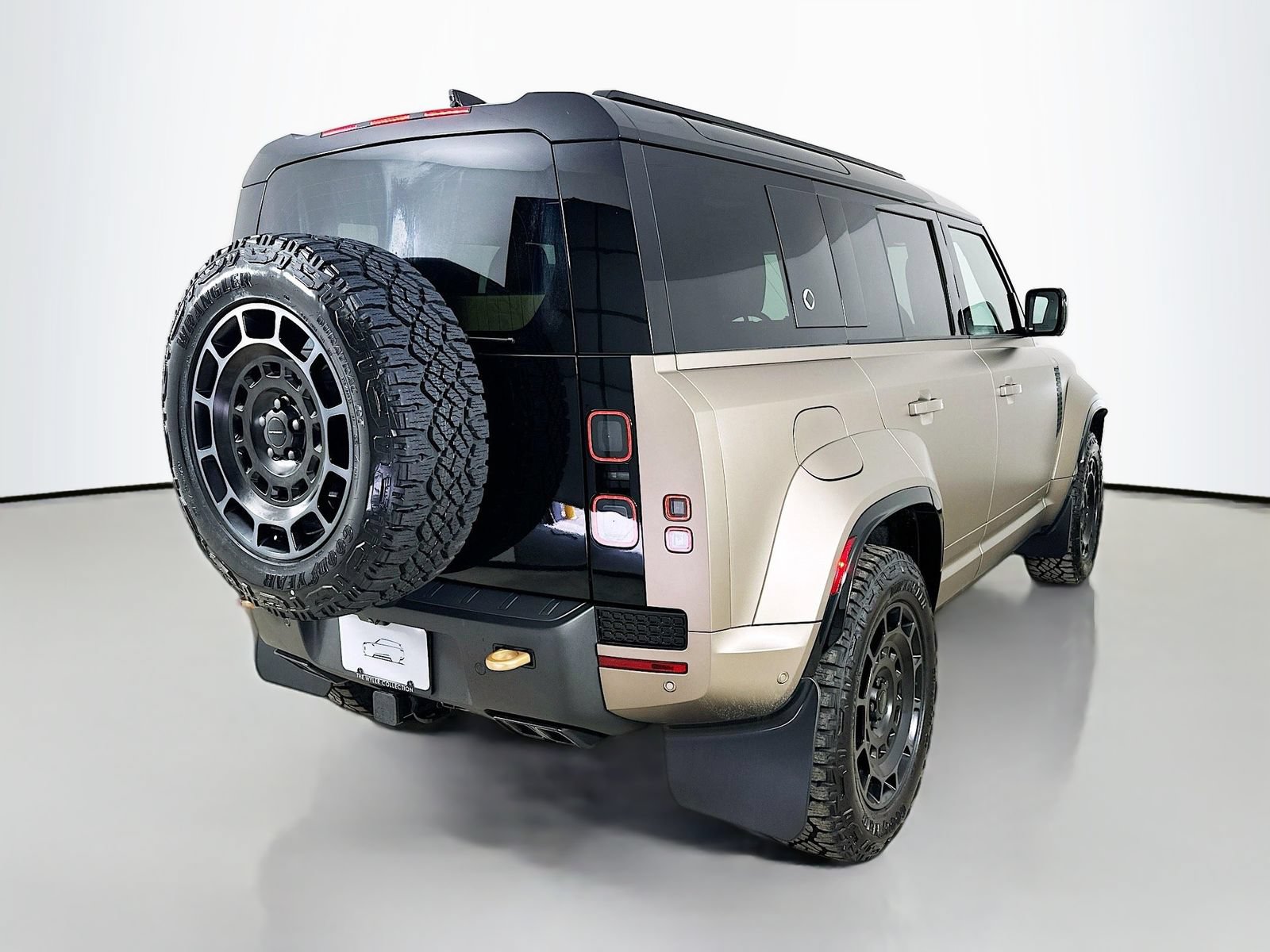 New 2026 Land Rover Defender 110 OCTA AWD/4WD image 5