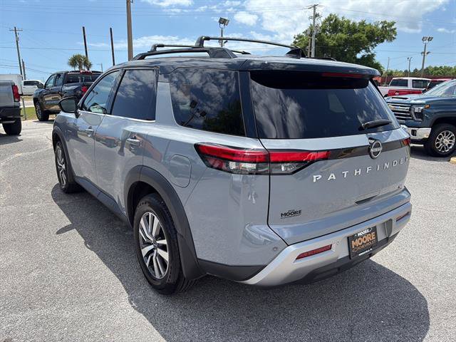 Used 2023 Nissan Pathfinder SL w/ Lighting Package (N92) FWD image 6