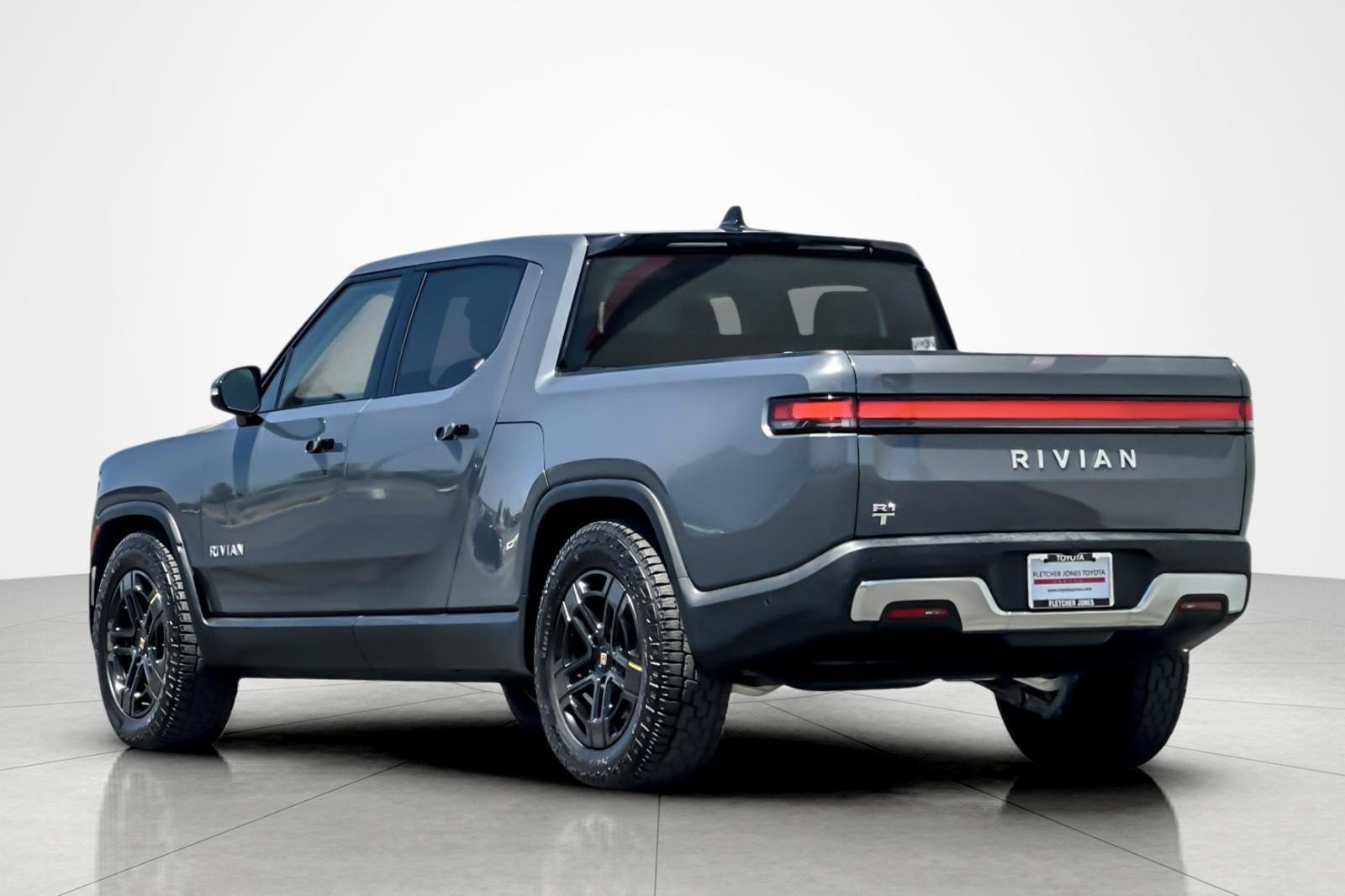 Used 2024 Rivian R1T Adventure Dual AWD/4WD image 3