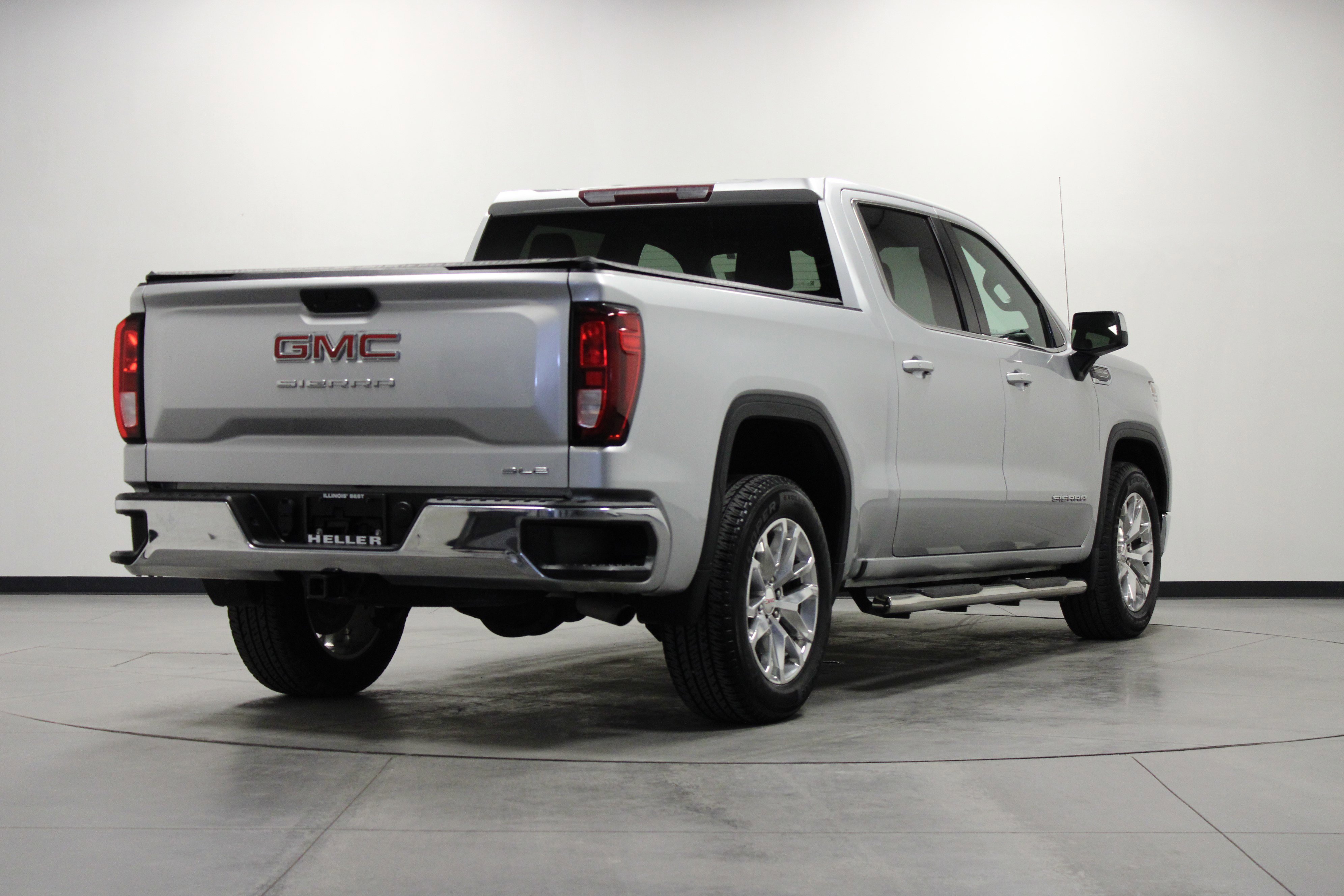 Used 2021 GMC Sierra 1500 SLE image 4