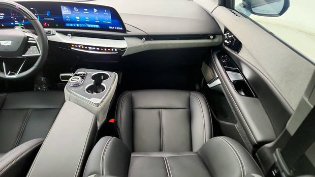 Used 2025 Cadillac Optiq Sport 1 AWD/4WD image 52