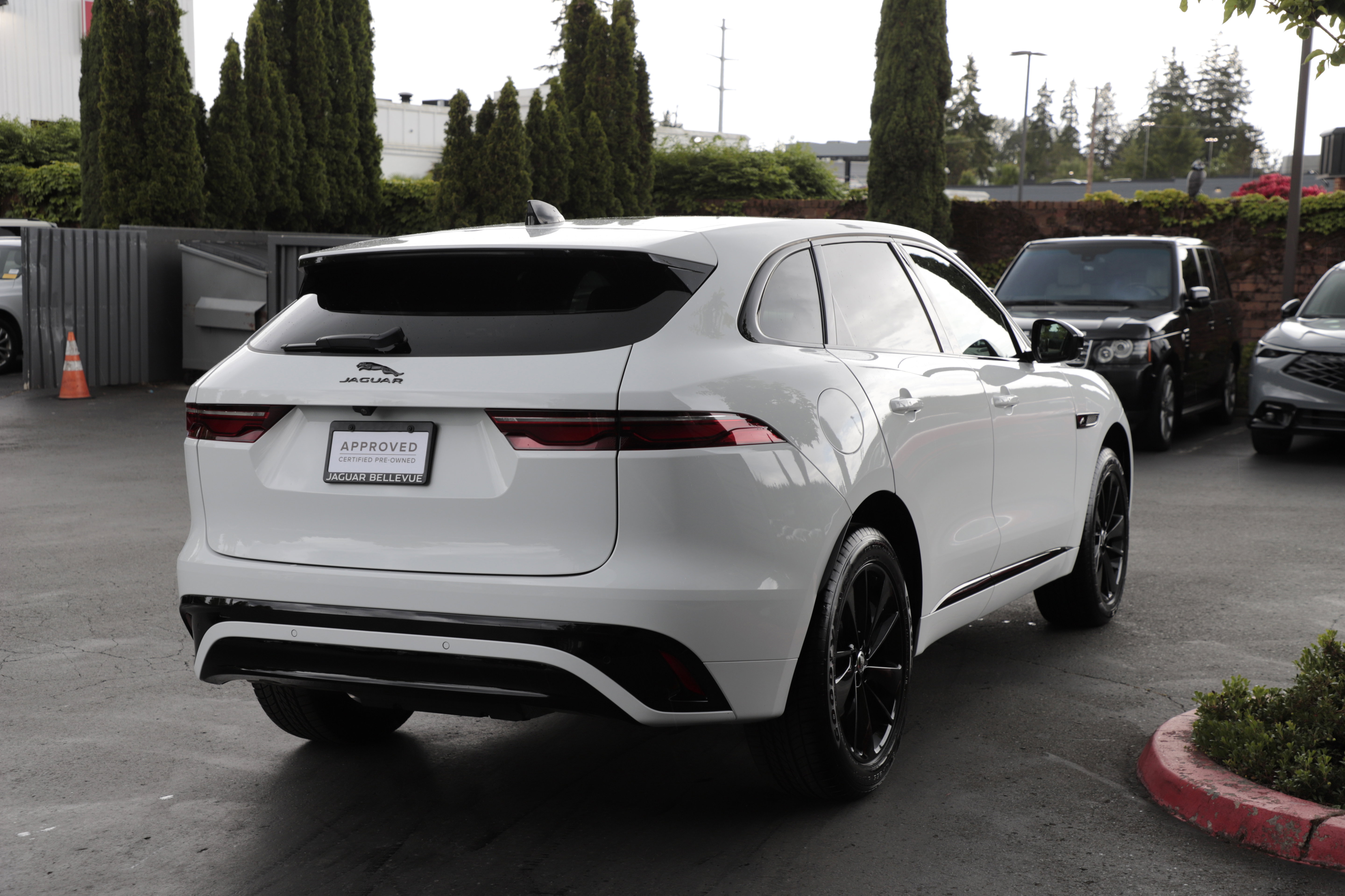 Certified 2025 Jaguar F-PACE R-Dynamic S AWD/4WD image 8