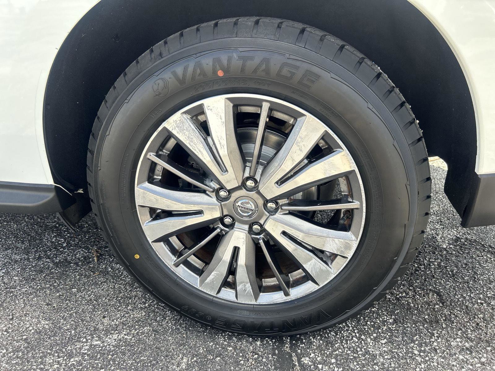Used 2019 Nissan Pathfinder SL AWD/4WD image 10