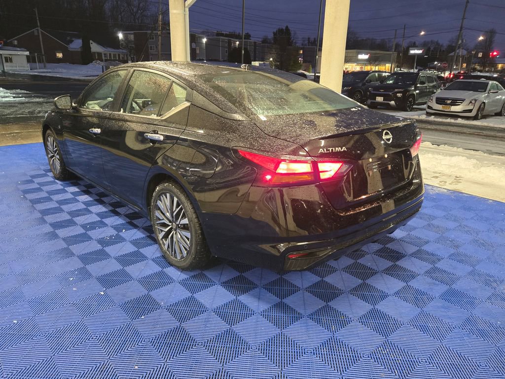 Used 2024 Nissan Altima 2.5 SV image 4