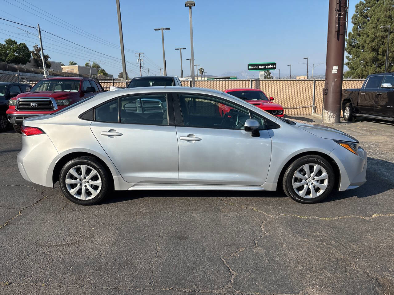 Used 2021 Toyota Corolla LE image 4