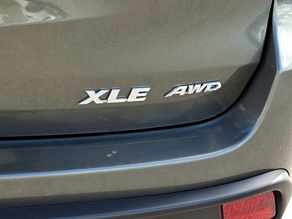 Used 2019 Toyota Highlander XLE AWD/4WD image 33