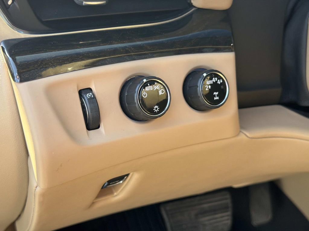 Used 2019 Cadillac Escalade ESV Platinum AWD/4WD image 28