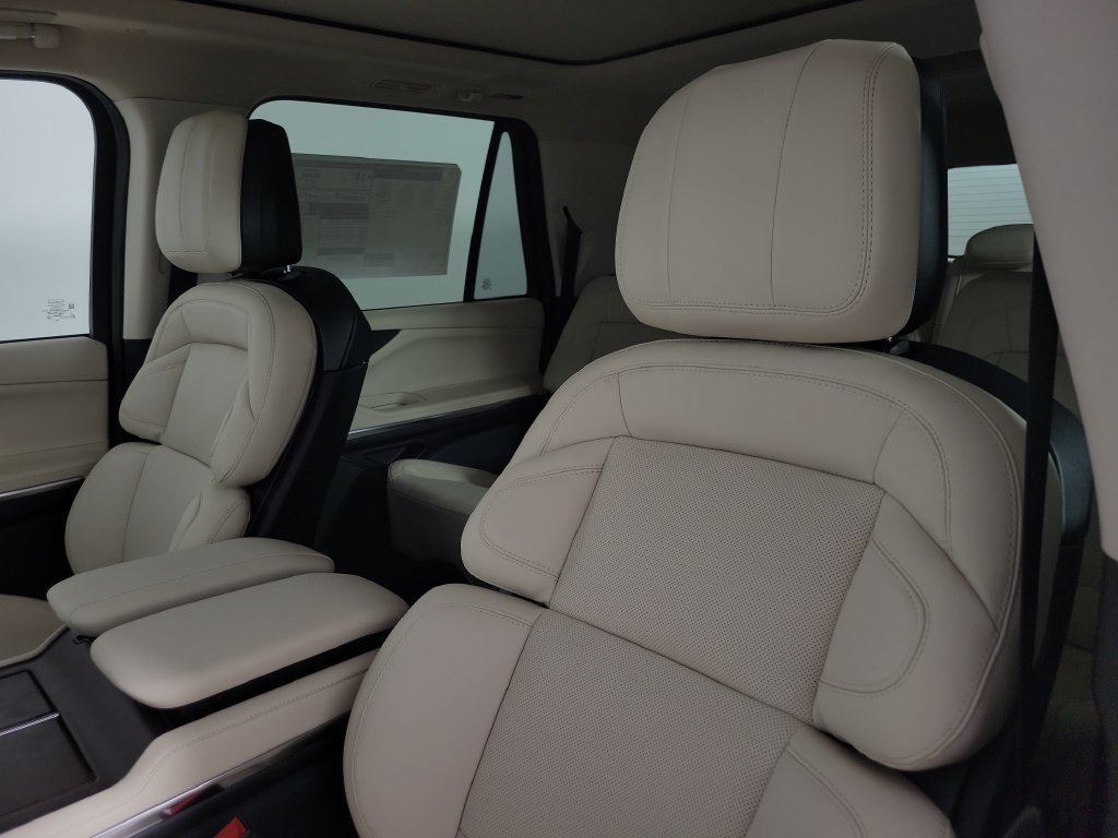New 2027 Lincoln Navigator L Reserve w/ Jet Appearance Package RWD image 19