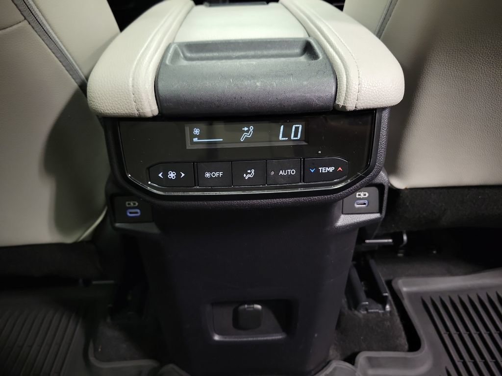Used 2024 Toyota Grand Highlander AWD image 28