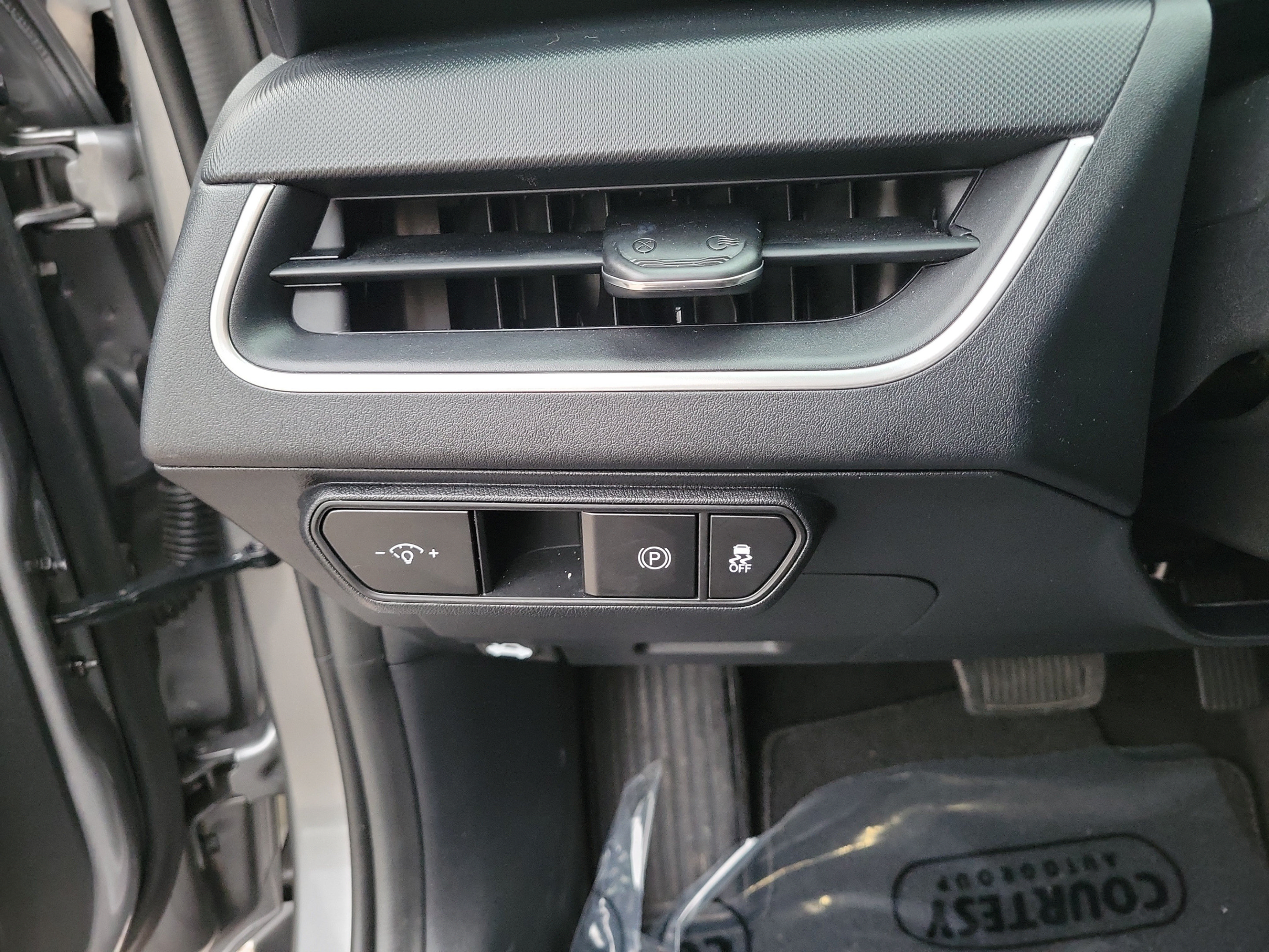 Certified 2025 Kia K4 FWD image 27