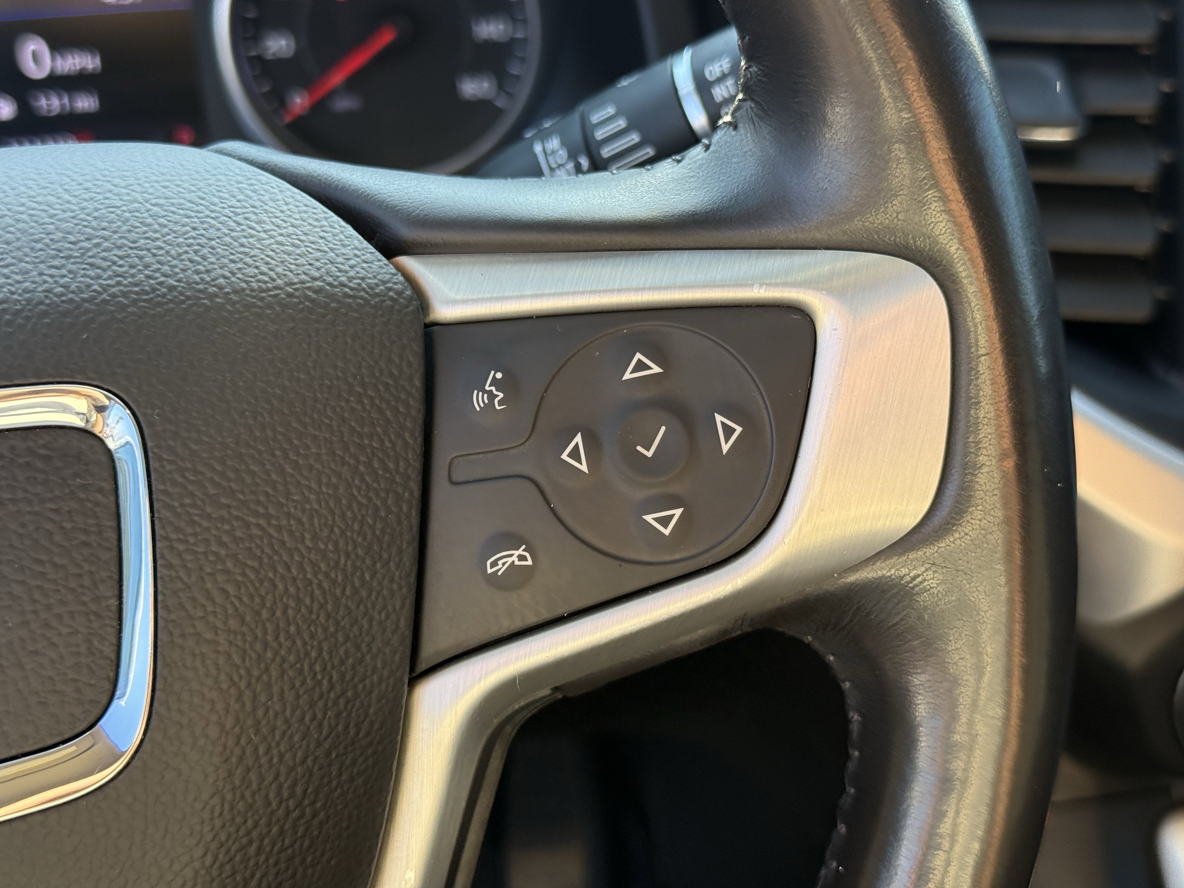 Used 2022 GMC Acadia SLT w/ Elevation Edition image 17