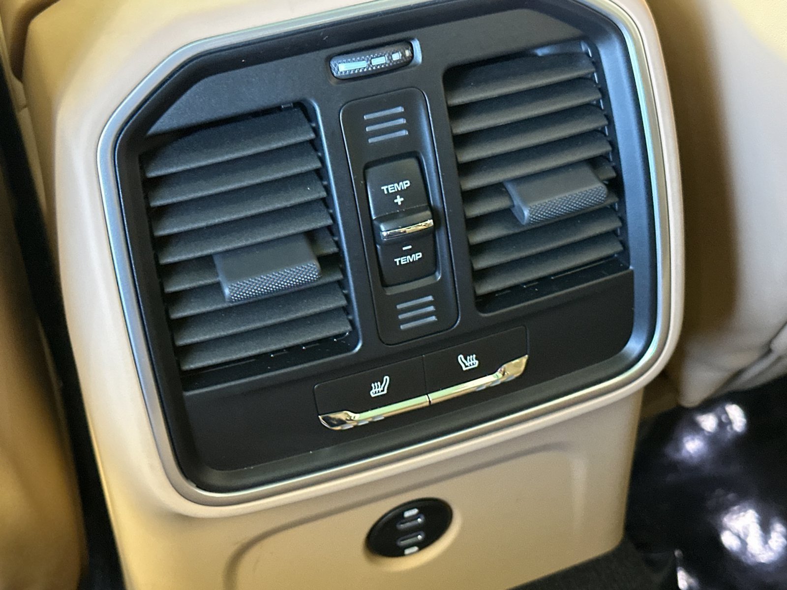 Certified 2026 Porsche Macan AWD/4WD image 15