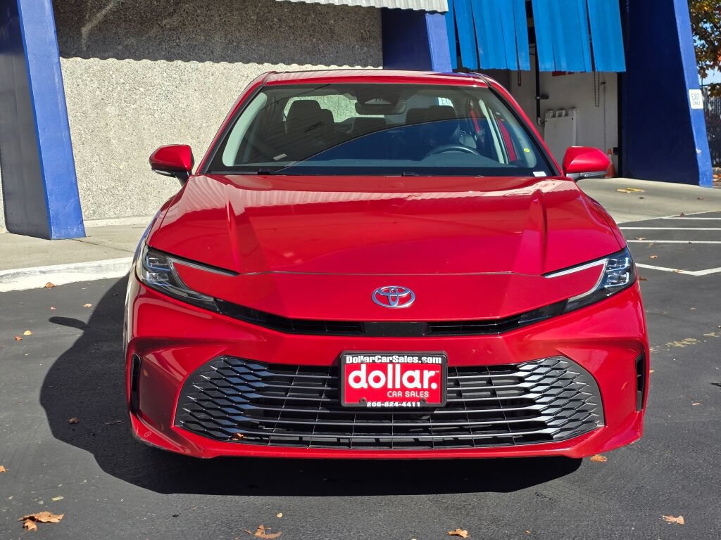 Used 2025 Toyota Camry XLE FWD image 2