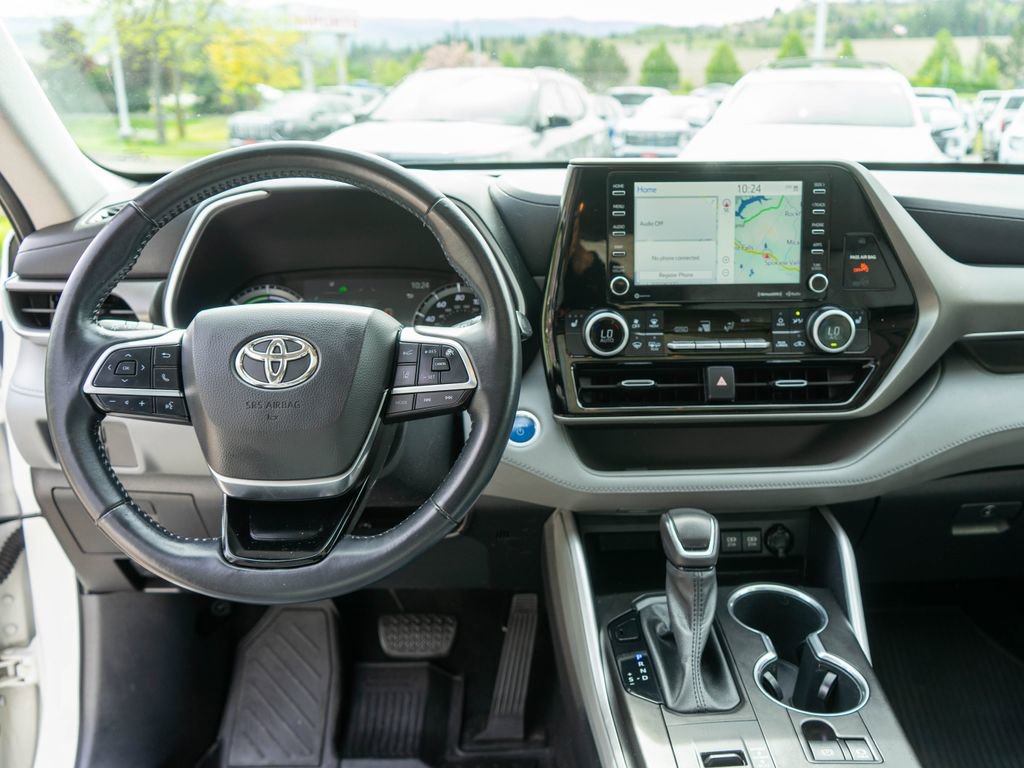 Used 2021 Toyota Highlander XLE AWD/4WD image 16