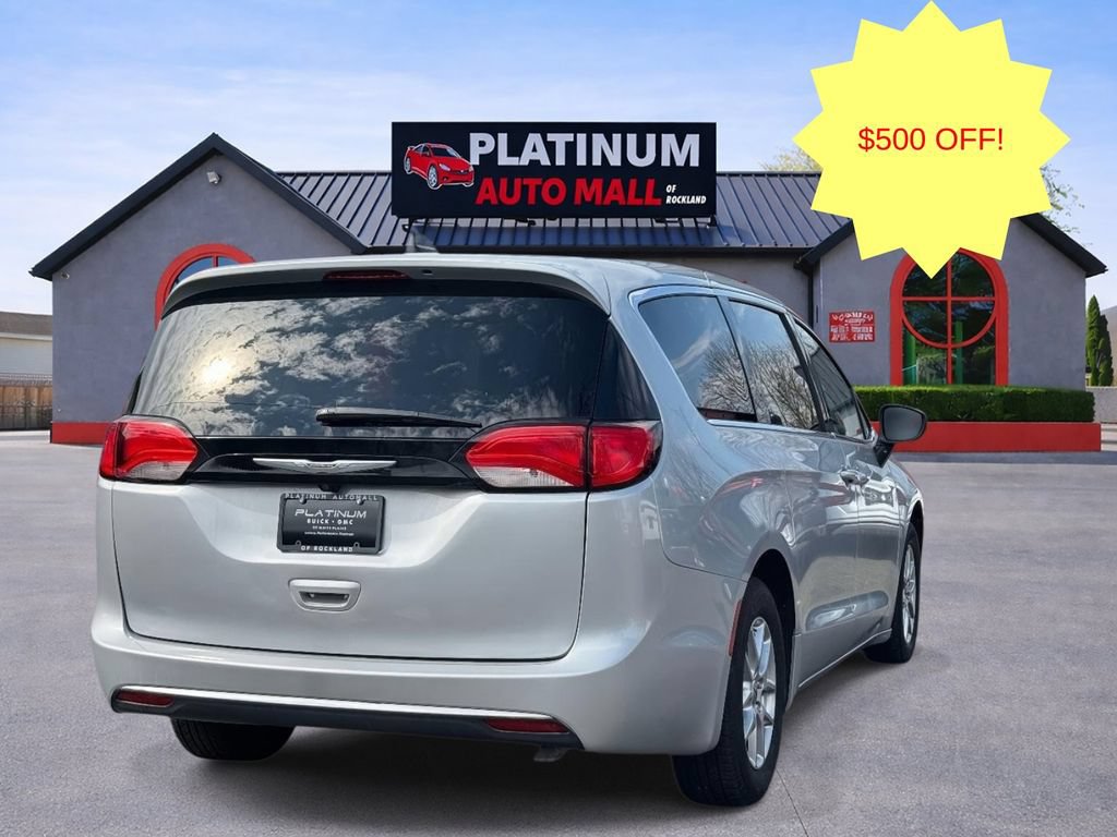 Used 2022 Chrysler Voyager LX FWD image 5